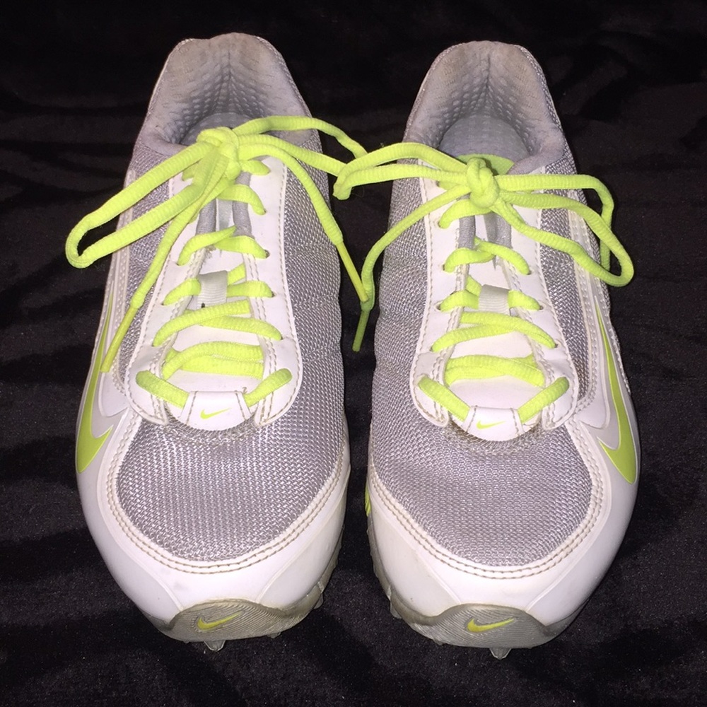 Nike Sz Girls 6 wht/Gray mesh indoor cleats